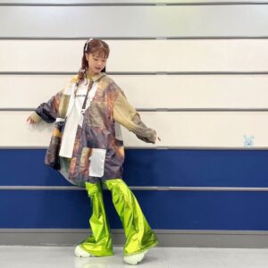 asmi Instagram - 実は今朝、ラヴィット！に『PAKU』を歌いにいかせていただきました🌤️本並さんがオススメしてくださって、うれしかったです🥹ご覧くださった皆さまありがとうございました💛朝から私の方が元気をもらってしまったなぁ🐇

今日もかわいくしてもらった🏰🎀
どう？！