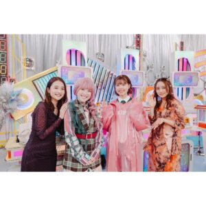 asmi Instagram - オオカミ少年 ハマダ歌謡祭🐺🎤
みてくれた皆さま ありがとうございました🤩

お写真一枚目は小さい頃からずっと憧れている、
CHEMISTRY堂珍さんと。߹ - ߹✨
(My Gift to Youを生で聴くことができた私は
後ろでひっそり涙堪えた🥹)

二枚目は同じルーキーチームのおじゃすちゃんと岡田結実ちゃん
TBSアナウンサー日比さんと🥰
(みんなお優しくて緊張少し解けたぁ…🥹)

asmiは今回も無事うたい切ることができましたよ ( ͡° ͜ʖ ͡°)
見逃し配信はTVerとU-NEXTで！まだまだ観てね🎀