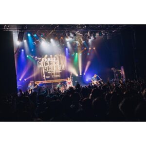asmi Instagram - 憧れのFM802主催 年に一度のミナホ 夢のBIGCAT 入場規制🙏🏻興味もってくれたけど観てもらえなかった人たちに次こそ出会うためにも歌い続けなければと思う！これからもずっとミナホは目標であり、BIGCATは夢の舞台。この気持ちずっと握りしめて歩いて行く！その姿そばでみといてください！！！絶対ミナホでまた会おう😎
今日は観に来てくれてありがとうございました！！！
みんなの熱量も、サイッコーーーでした❤️‍🔥

(今日は最強バンドセットでした🫶🏻)
Gt. @wataru_fivenewold 
Ba. @yukako_ishii 
Dr. @babachandrums 

photo by @yuuta0326 🫶🏻