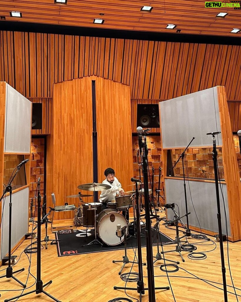 mabanua Instagram - 渋谷東急閉店日に恐らくもう最後になるBunkamura Studio。ありがとうございました。凄く良い響きのスタジオで大好きでした。この日は某アーティストの素晴らしい新曲。お楽しみに。#ドラムチューニング