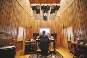 mabanua Instagram - SUUMOさんに自宅を取材していただきました。改めて今の生活のことや、音楽や仕事に対しての考え方を話したので是非読んでみてもらえたら嬉しいです。LinkはStoryへ☝️
4枚目、ずっと自分のまわりで蝶々飛んでるんですよ😂
#SUUMO
#SUUMOカウンター
#作家と家