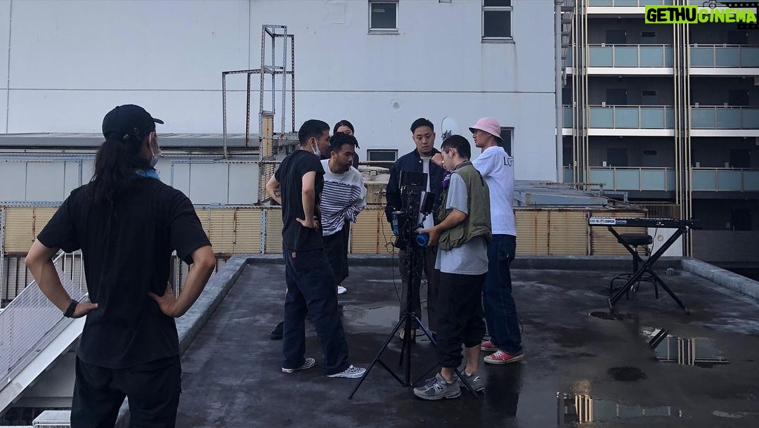 mabanua Instagram - VaVa - Reloadin’ MV公開されました。後ろで鍵盤弾かせてもらいました🙏トランペットは類家さんです。逆再生!#VaVa リンクはストーリーへ☝️