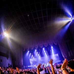 mabanua Instagram - Original Loveツアーファイナルにゲストとして出演させてもらいました。あの曲からこの曲まで、田島さんの後ろで叩けることはこの上ない幸せ、そしてラスト全員での演奏、佐野さんとのツインドラムはいつまででも続けていたいと思いました。ツアー完走改めておめでとうございます！
配信アーカイブ（有料）はストーリーへ☝️
#Originallove 
#田島貴男
#Ovall