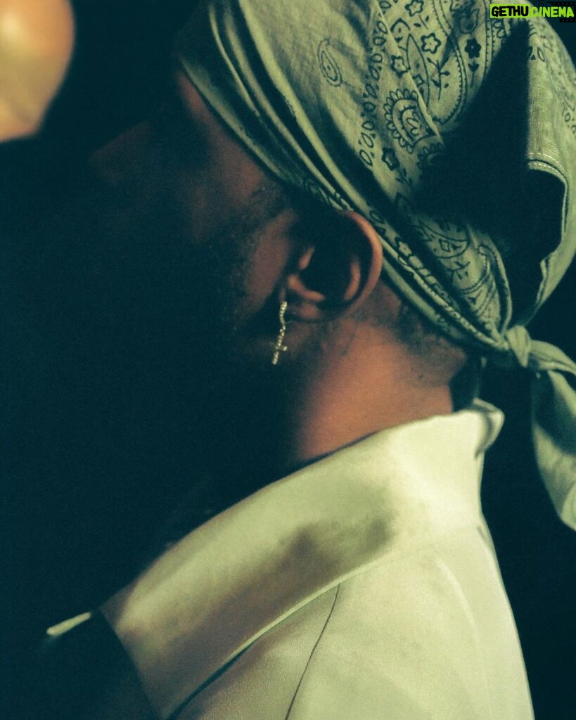 6LACK Instagram - this past week: high volume. river in the sky. convos at the grammys. it’s all in the details 🙇🏾‍♂