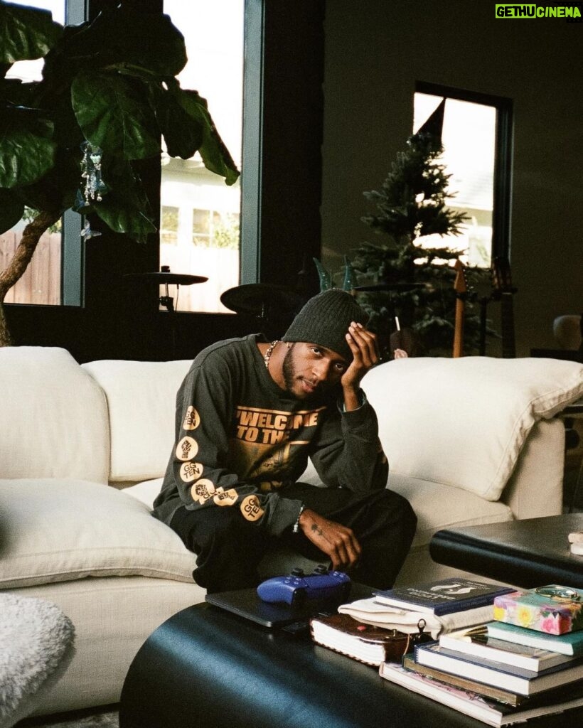 6LACK Instagram - busy til summer— had to get some games in & tell Nova to guard the house SIHAL EUROPE, starts in 2 days 💐 limited tickets available (link in bio)