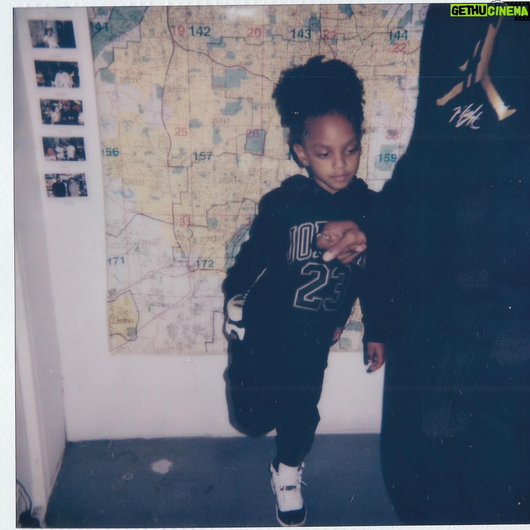 6LACK Instagram - baby syx & her dad for @jdsportsus @jumpman23