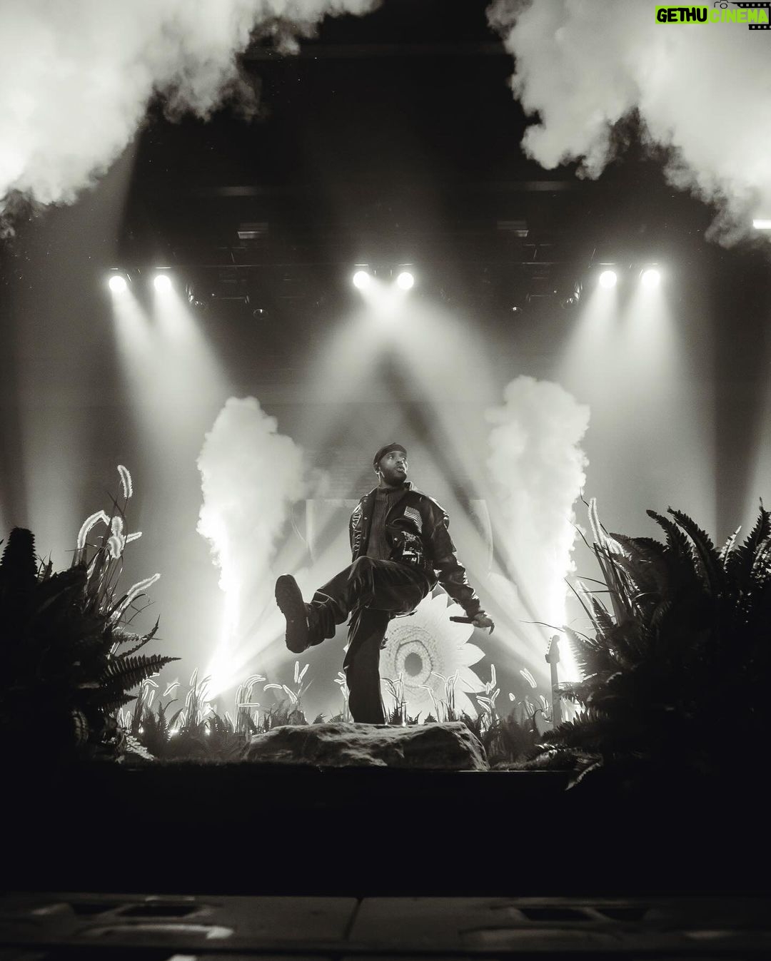 6LACK Instagram - 11 shows left on the east coast, after back to back nights in NY π« felt like group therapy & a birthday party, all in one weβre in D.C. (DMV area) tomorrow β show up π₯·πΎπ New York, New York