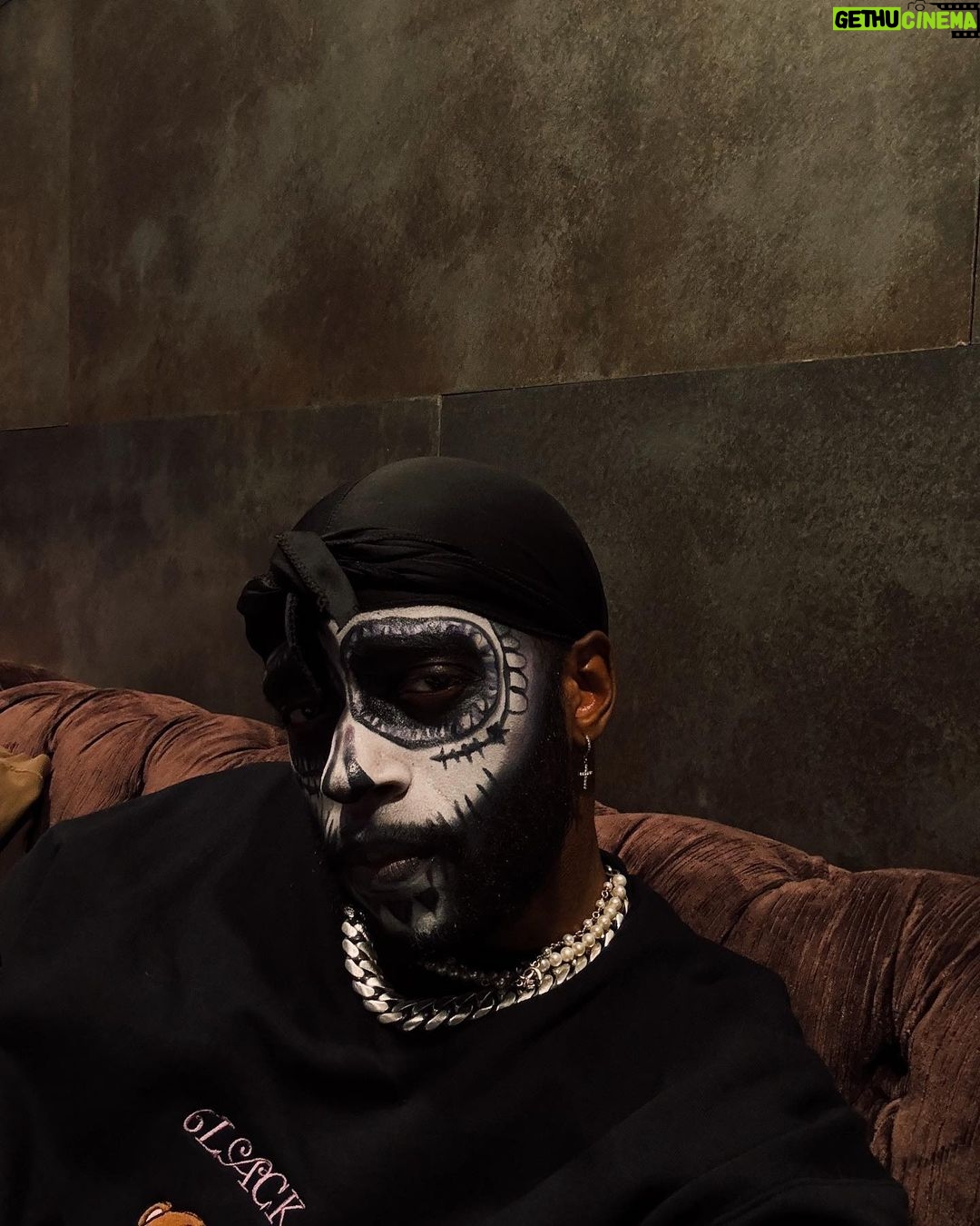 6LACK Instagram - spirited away π» π πΈοΈ first two shows back β Minneapolis and Chicago raised the bar & solidified why this is the best show on the road right now. some of the highest energy yet. but Detroit just entered the chat π (DΓa de los Muertos, inspo)