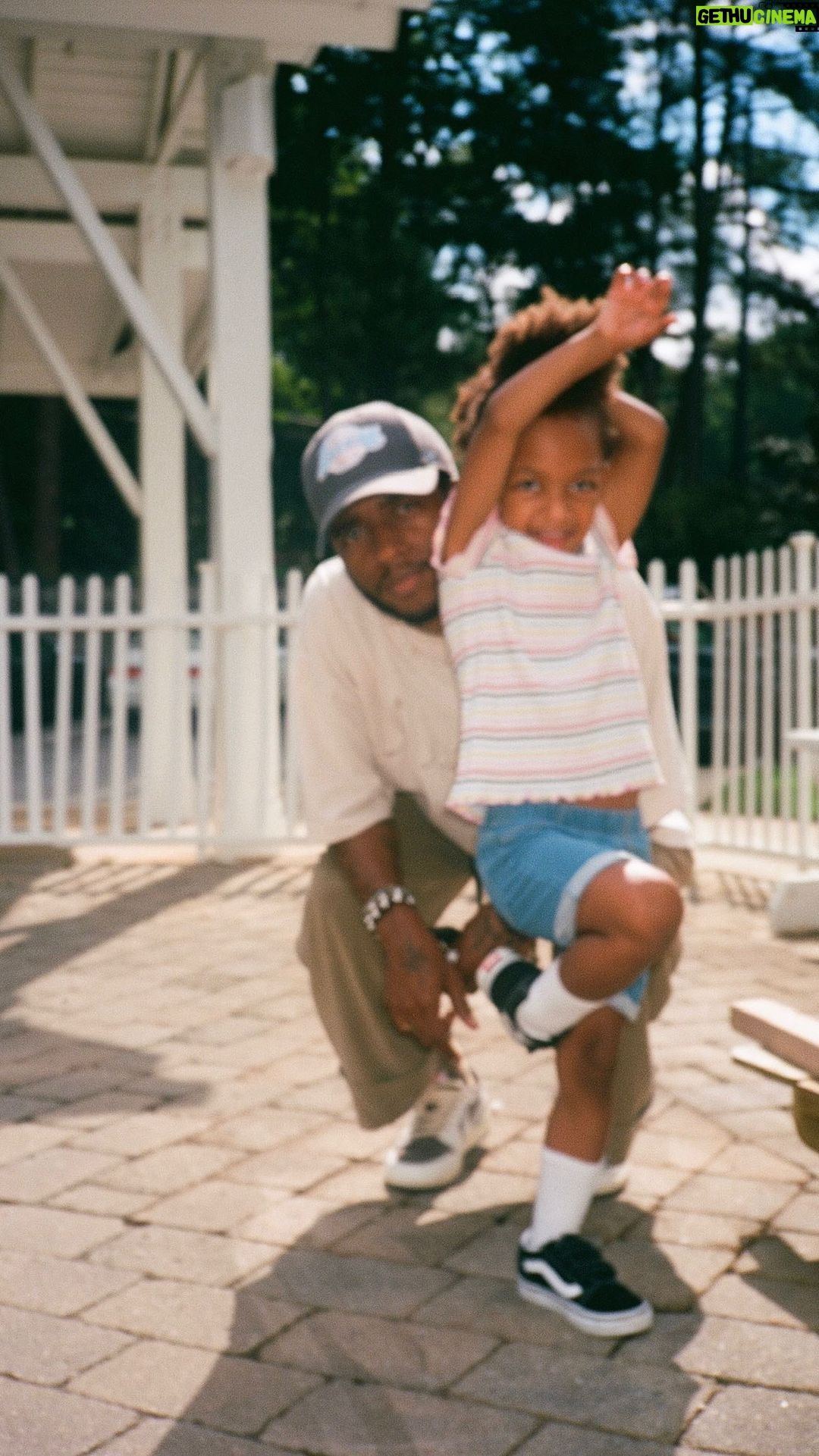 6LACK Instagram - raising kids in this (crazy) world feels overwhelming sometimes, but it’s also cool to know that i have a hand in shaping the next generation. i’m always a little hesitant to share the things i care the most about, cz i don’t wanna have to hurt folks 😀🔪 but these words might help someone, one day. be patient with yourself and patient with these kids. they’ll do the rest. dad talk with @billboard @catrisej