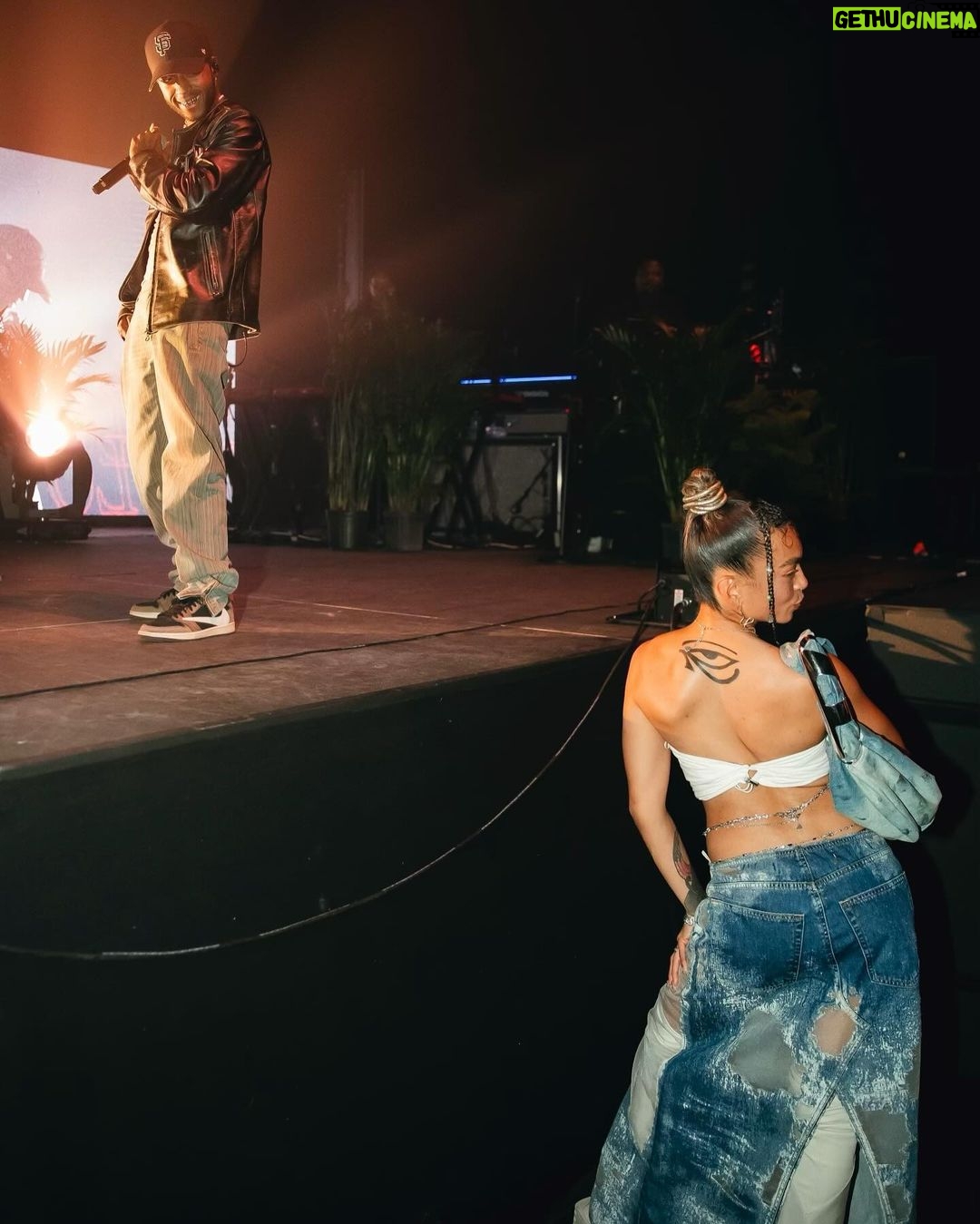 6LACK Instagram - 11 shows left on the east coast, after back to back nights in NY π« felt like group therapy & a birthday party, all in one weβre in D.C. (DMV area) tomorrow β show up π₯·πΎπ New York, New York