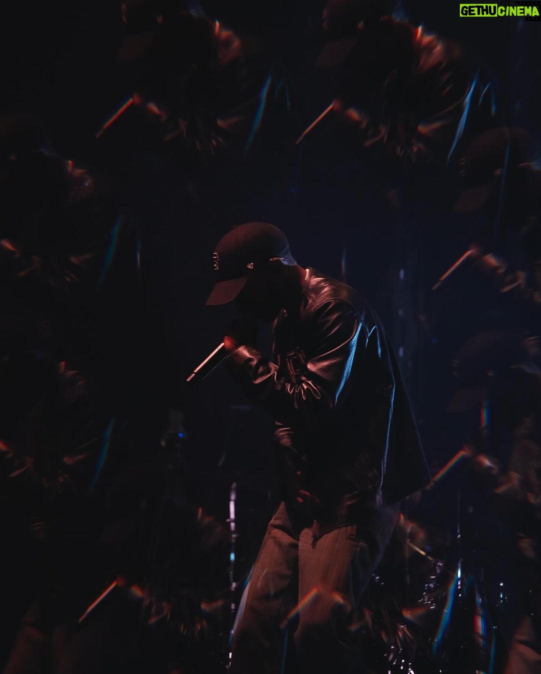 6LACK Instagram - 11 shows left on the east coast, after back to back nights in NY π« felt like group therapy & a birthday party, all in one weβre in D.C. (DMV area) tomorrow β show up π₯·πΎπ New York, New York