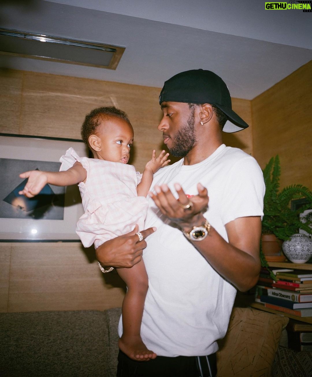 6LACK Instagram - one more thing about it ๐โ never got to share/celebrate that EALL went platinum ๐ฟ a good sign that we donโt have to do it any way, other than our own. thank you to anyone that ever hit play & i canโt wait to take a trip through time on this tour see you on the road ๐ฅท๐พ๐