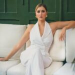 Aïcha Ben Ahmed Instagram - You’re gonna finish this year strong #happynewyear Stylist @youmnamoustafa @balmain Jewelry @houseofglamourjewellery 💄 @sohakhoury 💇‍♀️ @malaksamy_1 from @alsagheersalons #aichabenahmed #actress #theaffair #white #balmain #2022 #fashion #shoot #عائشة_بن_احمد #عائشه_بن_أحمد