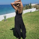 Aïcha Ben Ahmed Instagram - Take time to enjoy the simple things in life ❤️ #Tunisia #visittunisia #actress #aichabenahmed #nature #enjoylife #friends #عائشة_بن_احمد #تونس Plage Ras Jbal