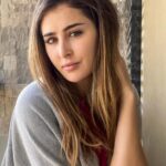 Aïcha Ben Ahmed Instagram - Be happy , be bright , be you Have a nice day 🌷 #morning #morningmotivation #aichabenahmed #actress #عائشة_بن_احمد #صباح_الخير #