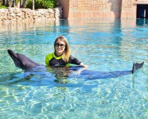 Aïcha Ben Ahmed Instagram - Yesterday was by far the most beautiful day in my life ❤️❤️❤️
@visit.dubai 
#dubai #visitdubai #dolphins #animallovers #nature #animalphotography #aichabenahmed #actress #actresslife