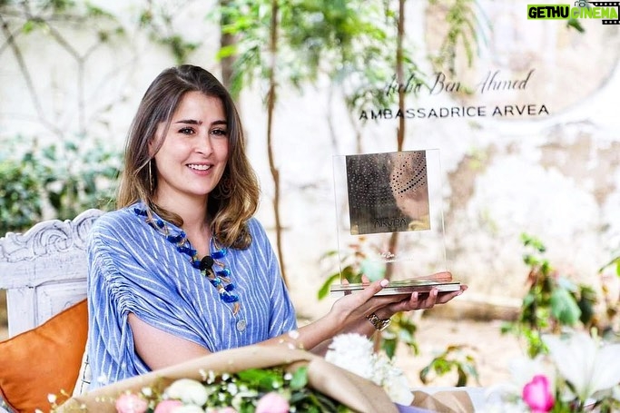 Aïcha Ben Ahmed Instagram - تم بعد ظهر اليوم بفضاء دار القايد المعموري إمضاء عقد بموجبه سأكون سفيرة للعلامة التونسية المميزة آرفيا، هذه الشراكة جاءت تتويجا لمسار إكتشفت من خلاله وجود أوجه شبه عديدة علاوة على القيم المشتركة التي تجمعنا، علامة تونسية بإمتياز ذات جودة عالية، و لها من المعاني الإنسانية الكثير و التي إنتصرت من أجلها في هذه الشراكة. كل الشكر و الإمتنان للسيد صادق العريبي على هذه الثقة الغالية ، متمنية لكل المنتسبين لهذه المؤسسة الوطنية مزيد النجاح وهي التي ما فتأت تراهن على الجودة لبلوغ العالمية. آملة في أن تكون هذه الشراكة علامة فارقة لكل منا. #arvea #arvea_nature #عائشة_بن_احمد #aichabenahmed #ambassadrice #nature #nontestesurlesanimaux #produitsnaturels #actress