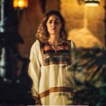 Aïcha Ben Ahmed Instagram - و الجبّة الجربيّة التونسية كمان في لعبة نيوتن 🇹🇳❤️😍 #لعبة_نيوتن #عائشة_بن_احمد #تونس #جبةتونسية #جبة_جربية #لباس_تقليدي_تونسي #رمضان2021