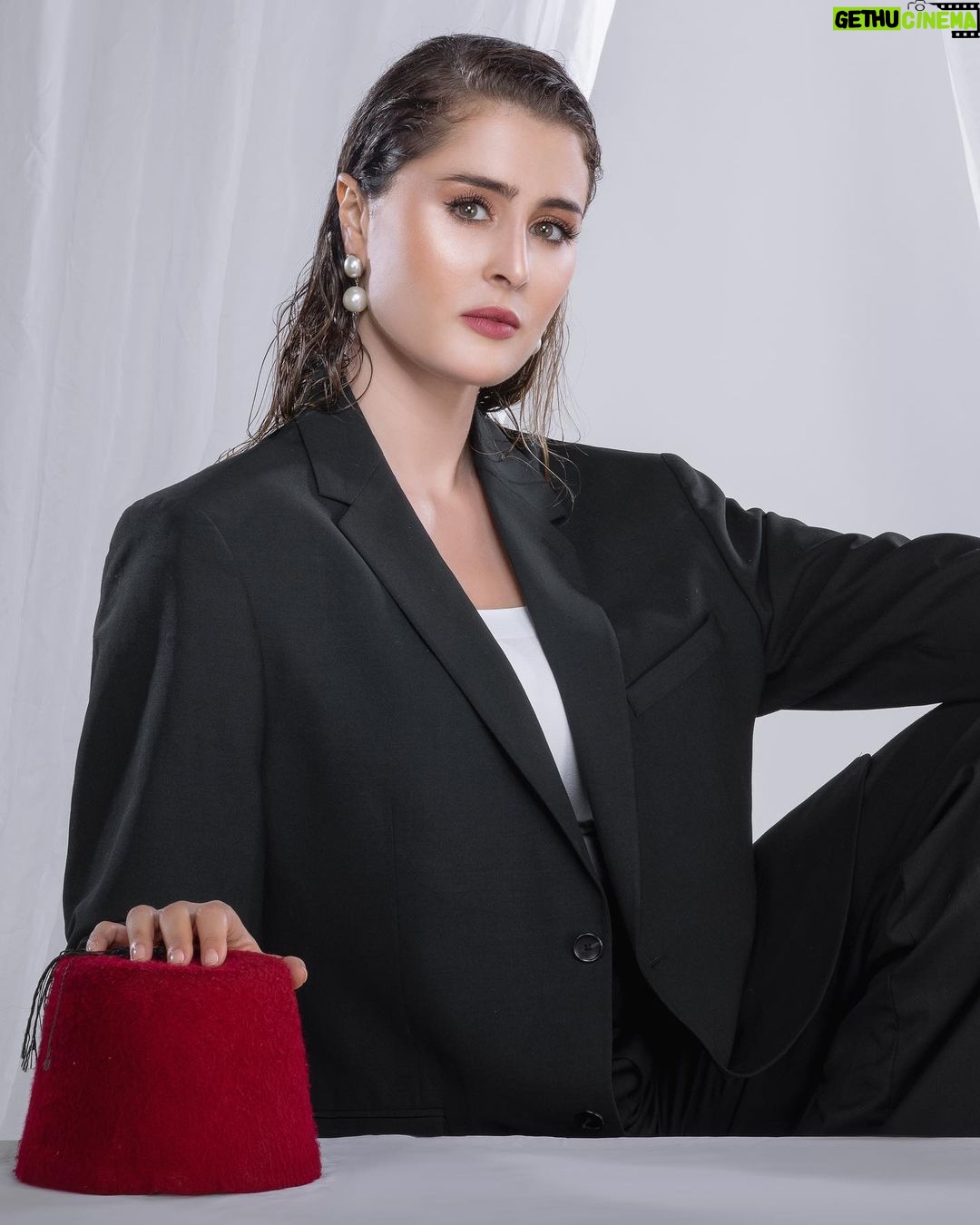 Aïcha Ben Ahmed Instagram - Forget the rules, if you like it, wear it :) Photo @ashourpho Hair @haithamdahab00 Makeup @alaaeltonsy Stylist @lamiarady #aichabenahmed #actress #photography #photoshoot #shootmode #عائشة_بن_احمد #نسر_الصعيد #فيلم_الفلوس #توأم_روحي