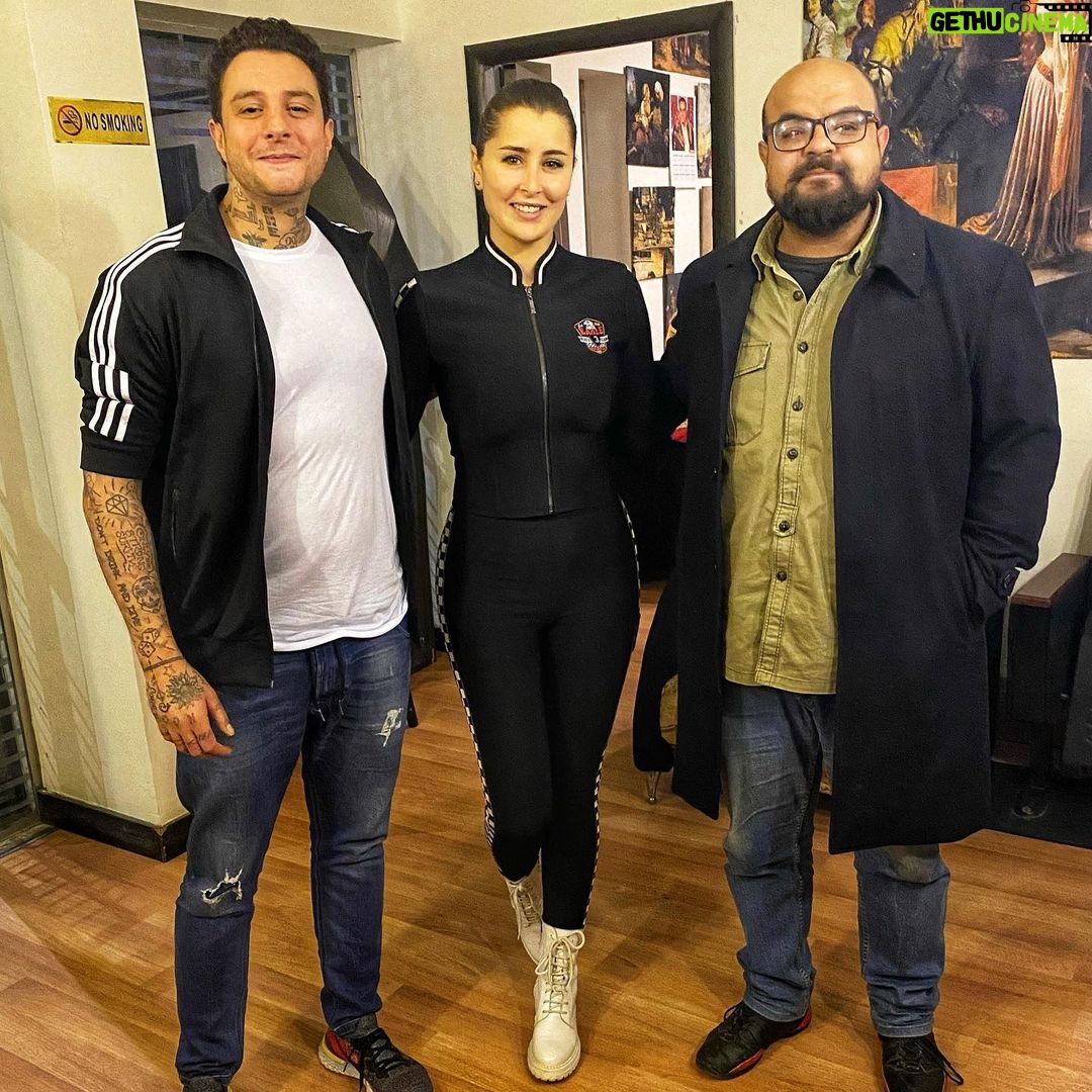 Aïcha Ben Ahmed Instagram - ريتسا ❤️ Something’s cooking... @fishawyofficial @biko6623 @mostafasorour_scratch @motazfetteha #ritsa #movie #film #actress #actor #somethingcooking #ريتسا #أحمد_الفيشاوي #عائشة_بن_احمد
