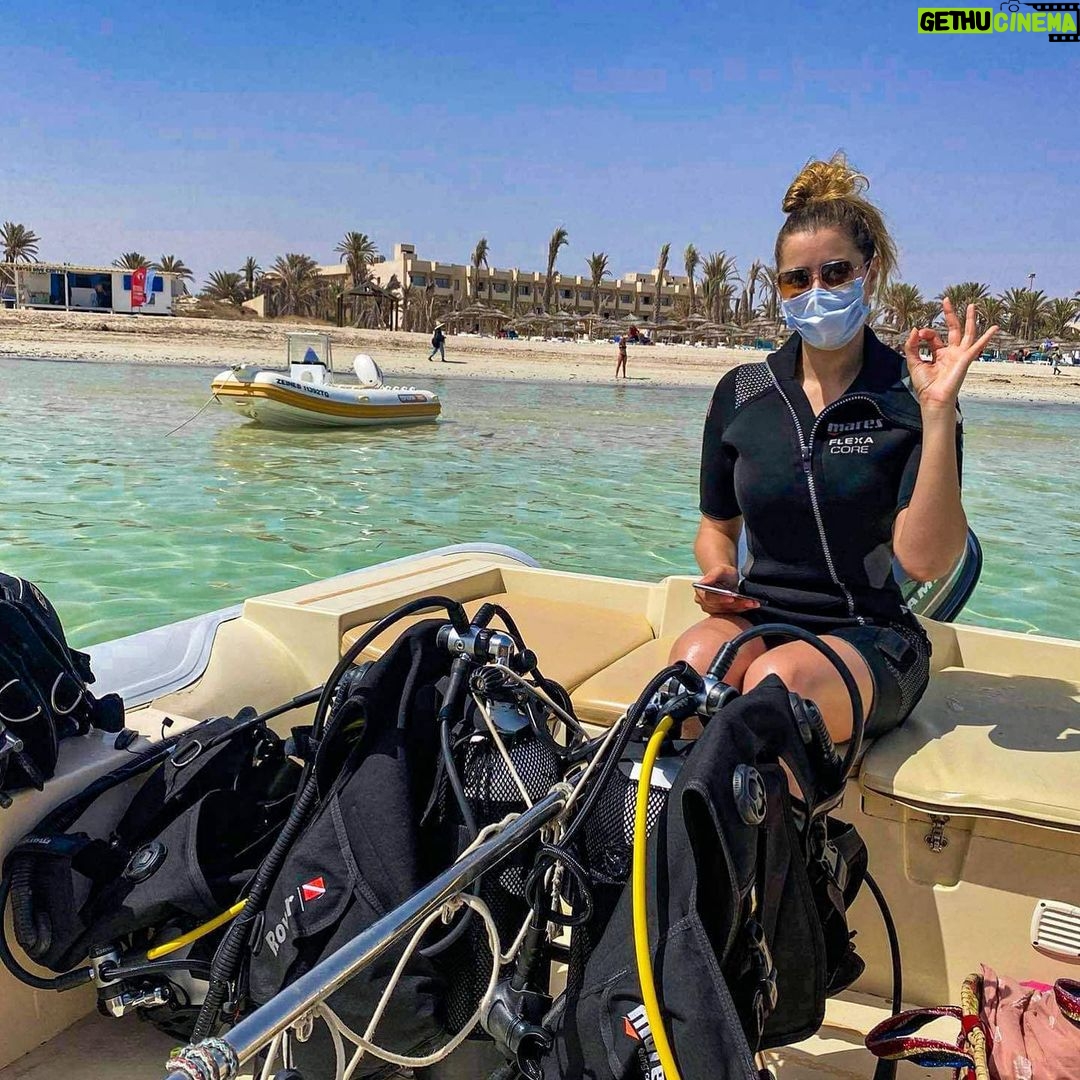 Aïcha Ben Ahmed Instagram - Merci @abyssdivecenterdje pour ce pur moment de bonheur ❤️🐠🐟🐡 #diving #djerba #tunisia #vacation #sea #naturelovers #aichabenahmed #عائشة_بن_احمد #تونس #جربة Abyss dive Center Djerba