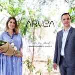 Aïcha Ben Ahmed Instagram – تم بعد ظهر اليوم بفضاء دار القايد المعموري إمضاء عقد بموجبه سأكون سفيرة للعلامة التونسية المميزة آرفيا،
هذه الشراكة جاءت تتويجا لمسار إكتشفت من خلاله وجود أوجه شبه عديدة علاوة على القيم المشتركة التي تجمعنا، علامة تونسية بإمتياز ذات جودة عالية، و لها من المعاني الإنسانية الكثير و التي إنتصرت من أجلها في هذه الشراكة.
كل الشكر و الإمتنان للسيد صادق العريبي على هذه الثقة الغالية ، متمنية لكل المنتسبين لهذه المؤسسة الوطنية مزيد النجاح وهي  التي ما فتأت تراهن على الجودة لبلوغ العالمية. آملة في أن تكون هذه الشراكة علامة فارقة لكل منا.
#arvea #arvea_nature #عائشة_بن_احمد #aichabenahmed #ambassadrice #nature #nontestesurlesanimaux #produitsnaturels #actress