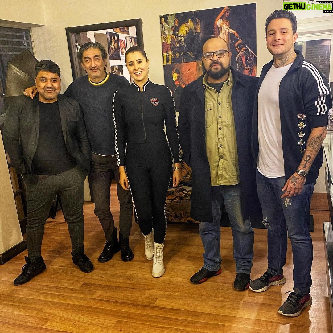 Aïcha Ben Ahmed Instagram - ريتسا ❤️ Something’s cooking... @fishawyofficial @biko6623 @mostafasorour_scratch @motazfetteha #ritsa #movie #film #actress #actor #somethingcooking #ريتسا #أحمد_الفيشاوي #عائشة_بن_احمد