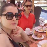 Aïcha Ben Ahmed Instagram - Make every day very special ❤️ #pyramids #egypt #sunnyday #momanddaughter #colorfullife #عائشة_بن_احمد Great Pyramids of Giza, Cairo, Egypt