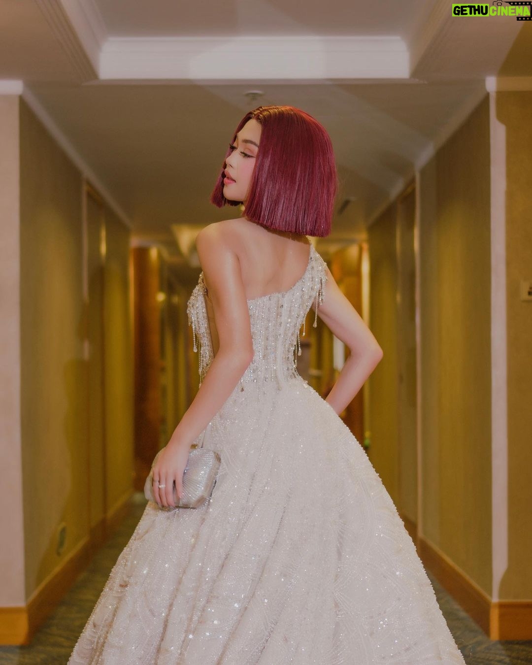 AC Bonifacio Instagram - forever grateful π photos @alanshiii gown @weareasyph @irenekarelllee styling @icavillanueva @ces.toxx makeup @celine.c.lin hair @cristinebenoman_hair nails @extraordinail contacts @olens_contactlens Clutch: @ladybag_mnl Jewelry: @janisfinejewelry #ABSCBNBall2023 Manila, Philippines