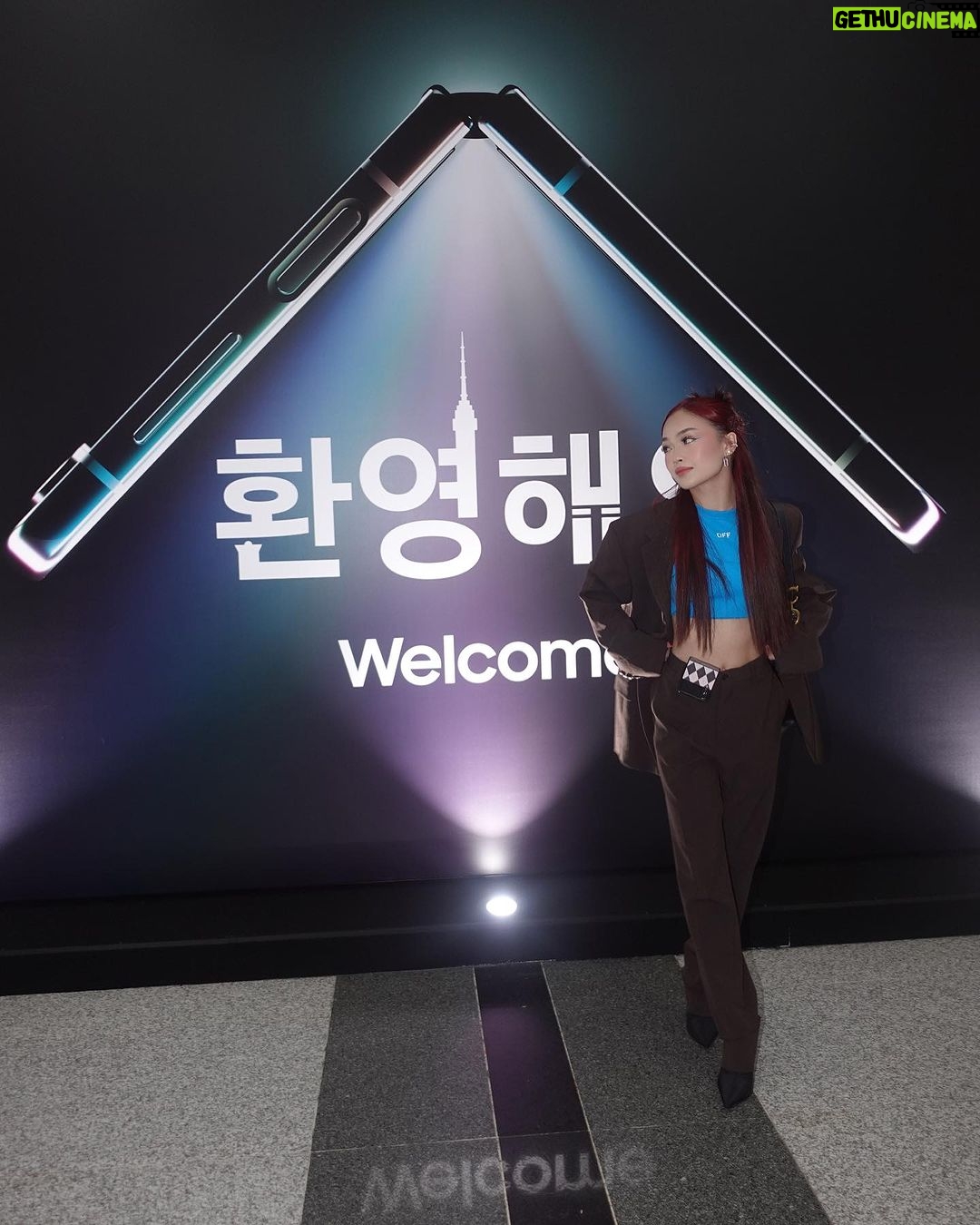 AC Bonifacio Instagram - honored to have attended #GalaxyUnpacked 🤝🏼 you joined the flip side yet? also swipe to see me fangirl like crazyyy 🤪 hi yoongi <3333 #JoinTheFlipSide #TeamGalaxy #WithGalaxy @samsungph @samsungmobile Seoul, Korea