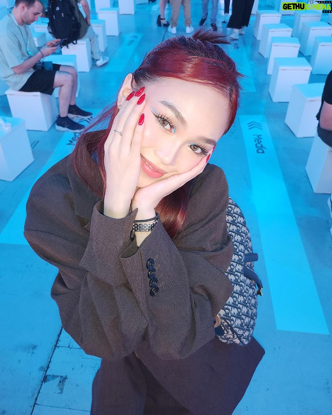 AC Bonifacio Instagram - honored to have attended #GalaxyUnpacked 🤝🏼 you joined the flip side yet? also swipe to see me fangirl like crazyyy 🤪 hi yoongi <3333 #JoinTheFlipSide #TeamGalaxy #WithGalaxy @samsungph @samsungmobile Seoul, Korea