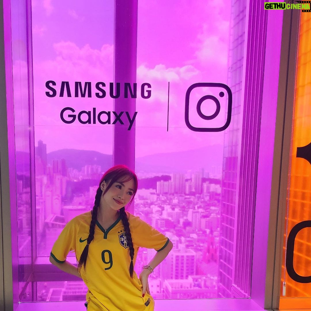 AC Bonifacio Instagram - back to school Seoul, Korea