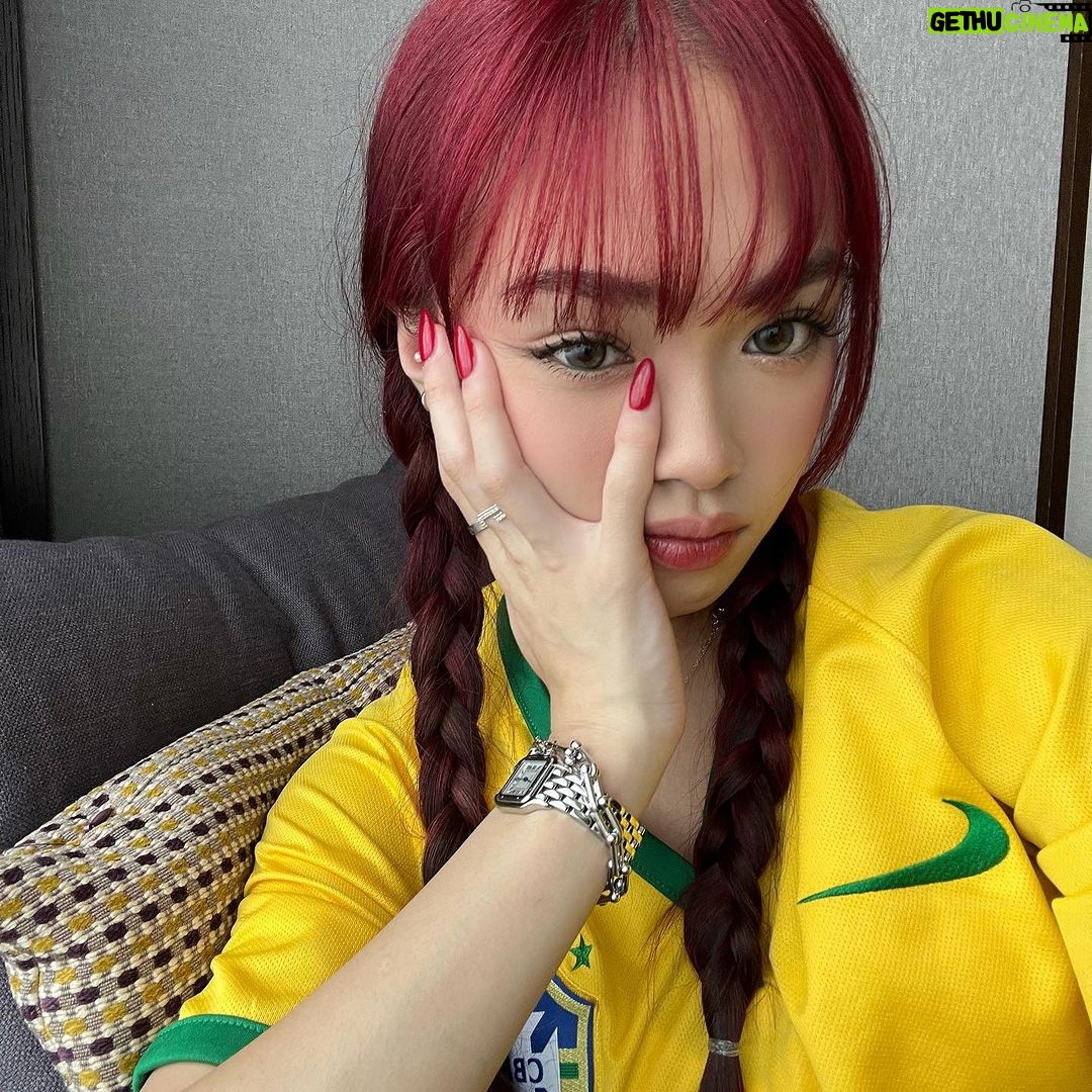 AC Bonifacio Instagram - back to school Seoul, Korea