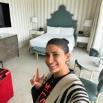 Aahana Kumra Instagram - Did a thing!!💁‍♀️💯🫰💕 It’s called a multiverse whirlwind! 🌌🐝🏙️🗽✈️🎭🐝🥹 Also spotted a street called #Constellation 🌌🐝🫰 #multiuniverse much!? 🗽🇹🇷✈️🇭🇰 #whirlwind #lalaland Thank you @andreachungfilm and @elirabregu for everything💕🫰🥰🌸 . . . . #india #hongkong #losangeles #turkey #istanbul #usa #aahanakumra #constellations Beverly Hills Hilton
