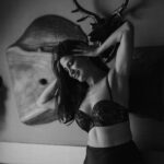 Aahana Kumra Instagram - Too wild to be tamed 🐅🐻🦌🦣🦥🦧🐂 #thirstday #throwbackthursday . . . . #thursday #thursdays #thursdaymotivation #thursdaythoughts #portriat #blackandwhite #photography #madness Mumbai, Maharashtra
