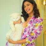 Aahana Kumra Instagram – Two silly cats 💁‍♀️🙄😺🐾💕🌸😹
#mushuetmoi 
#sundaze 
.
.
.
.
#sunday #funday #catsofinstagram #catstagram #catsofig #catscatscats #cats #homesweethome Mumbai – मुंबई