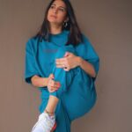 Aahana Kumra Instagram - Stretching myself for an awesome weekend!! 🎭💙🌌🦋🌀🥶🪁 #weekendvibes . . . . #friday #friyay #fridaynight #stretch #loveyourbody #aahanakumra Mumbai - मुंबई