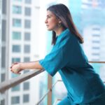 Aahana Kumra Instagram - Stretching myself for an awesome weekend!! 🎭💙🌌🦋🌀🥶🪁 #weekendvibes . . . . #friday #friyay #fridaynight #stretch #loveyourbody #aahanakumra Mumbai - मुंबई