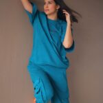 Aahana Kumra Instagram - Stretching myself for an awesome weekend!! 🎭💙🌌🦋🌀🥶🪁 #weekendvibes . . . . #friday #friyay #fridaynight #stretch #loveyourbody #aahanakumra Mumbai - मुंबई