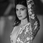 Aahana Kumra Instagram - Here’s looking at you ♠️♠️♠️♠️ #blackandwhitephotography #blackandwhite . . . . #photo #portrait #photography #aahanakumra #tuesday #tuesdaythoughts Mumbai - मुंबई