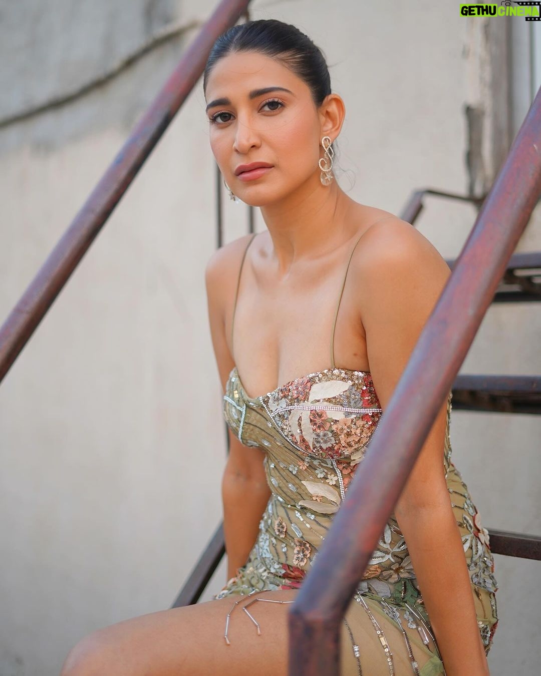 Aahana Kumra Instagram - Sparkling over load! ✨✨🪩🪩⚡️⚡️ #saturdate . . . . #saturday #saturdaynight #gown #aahanakumra #saturdayvibes #saturdayvibes #saturdaymood