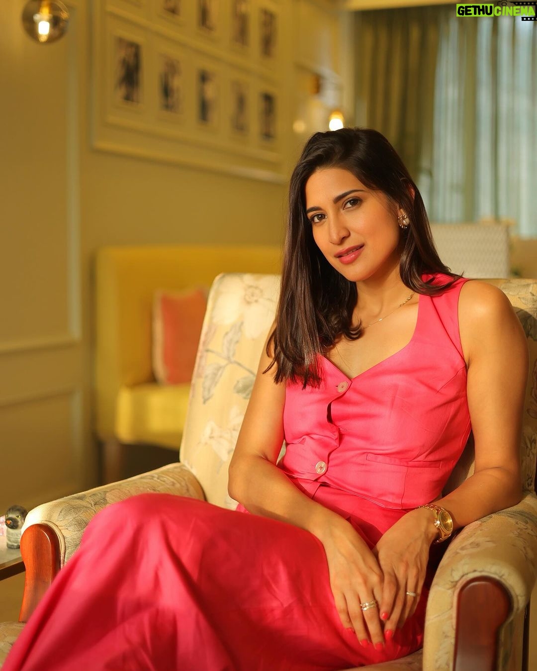 Aahana Kumra Instagram - In the pink of their health after eating all the til gud 🌾🌸🌞💕🪁 #makarsankranti . . . . #monday #mondaymotivation #happymakarsankranti #pink #pinksuit #aahanakumra Mumbai - मुंबई