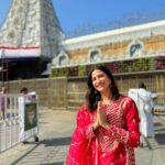 Aahana Kumra Instagram - Thank you Lord Venkateshwara for the most beautiful morning in the beginning of year! 🌸🙏💕 And gratitude that I can bring mamma and papa for this blissful darshan every year! 🌸💕🙏 @ttdevasthanams 🙏 Govinda 🌸🌞 #tirupati #happynewyear . . . . #newyear #2024 #tirumala #tirupatibalaji #lordvenkateshwara #padmavati #darshan #aahanakumra Tirumala Tirupati Devasthanam, Andhra Pradesh, India