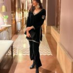 Aahana Kumra Instagram - Ai Kaash Hamaari Qismat mein Aisi bhi koi shaam aa jaaye Ek chaand Falak par nikla ho Ek chhat par aa jaaye 🌙♣️🌙♠️ @narendra.bhawan.bikaner #yoonshabnami . . . . #aahanakumra #moon #moonlover #chaand #chaandaaya #wednesday Narender Bhavan, Bikaner