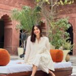 Aahana Kumra Instagram - I dream of palaces ☀️🌼❣️🌸👯‍♂️🥂❄️🏰 Oh! and say hello to Sultan, Gabbar and Laila 🐾🐶 @narendra.bhawan.bikaner #mondaymood #mondayblues . . . . #mondaymandate #monday #bikaner #rajasthan #incredibleindia #aahanakumra #dogsofinstagram #dogstagram #rampuriahaveli Narender Bhavan, Bikaner