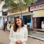 Aahana Kumra Instagram - I dream of palaces ☀️🌼❣️🌸👯‍♂️🥂❄️🏰 Oh! and say hello to Sultan, Gabbar and Laila 🐾🐶 @narendra.bhawan.bikaner #mondaymood #mondayblues . . . . #mondaymandate #monday #bikaner #rajasthan #incredibleindia #aahanakumra #dogsofinstagram #dogstagram #rampuriahaveli Narender Bhavan, Bikaner