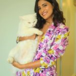 Aahana Kumra Instagram – Two silly cats 💁‍♀️🙄😺🐾💕🌸😹
#mushuetmoi 
#sundaze 
.
.
.
.
#sunday #funday #catsofinstagram #catstagram #catsofig #catscatscats #cats #homesweethome Mumbai – मुंबई