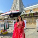 Aahana Kumra Instagram - Thank you Lord Venkateshwara for the most beautiful morning in the beginning of year! 🌸🙏💕 And gratitude that I can bring mamma and papa for this blissful darshan every year! 🌸💕🙏 @ttdevasthanams 🙏 Govinda 🌸🌞 #tirupati #happynewyear . . . . #newyear #2024 #tirumala #tirupatibalaji #lordvenkateshwara #padmavati #darshan #aahanakumra Tirumala Tirupati Devasthanam, Andhra Pradesh, India