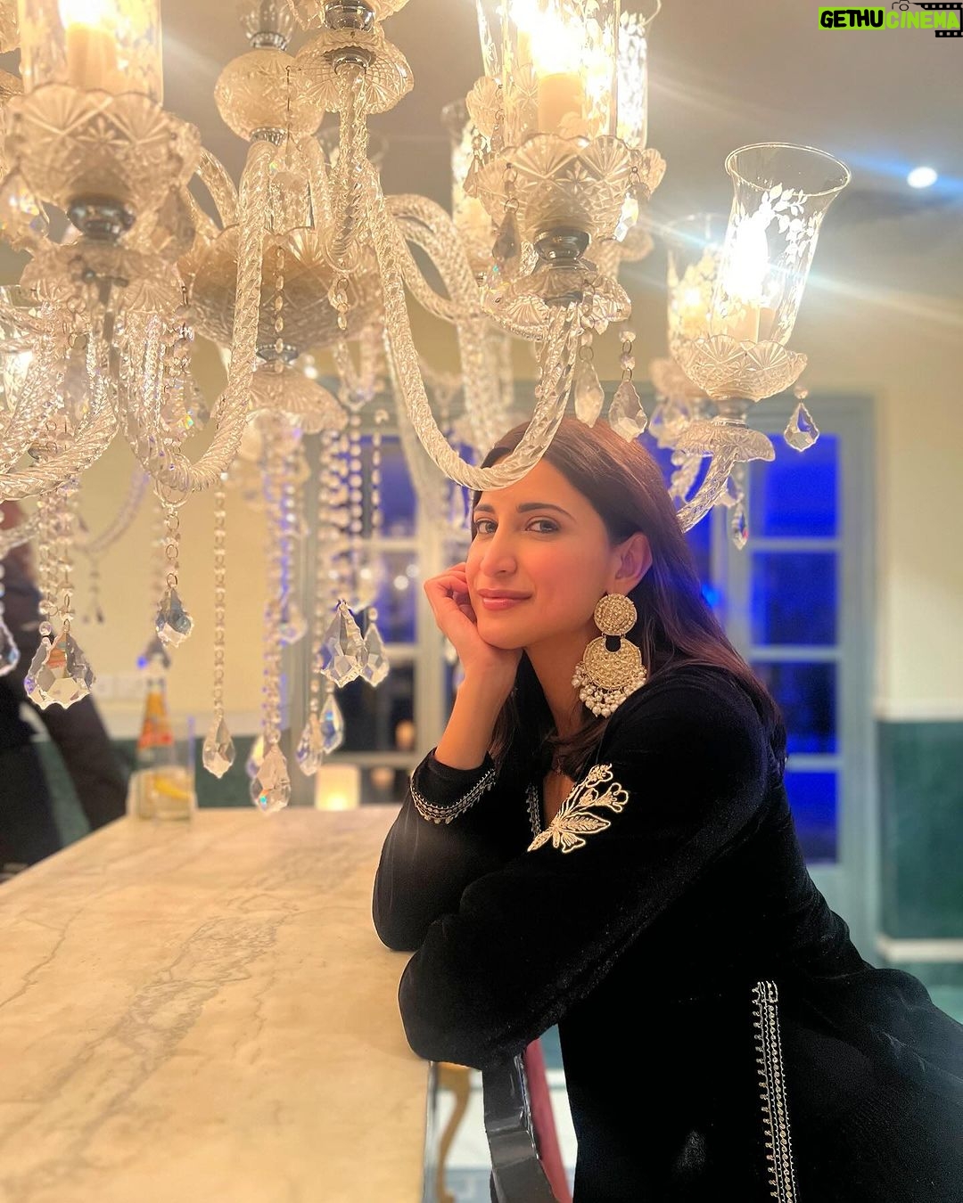 Aahana Kumra Instagram - Ai Kaash Hamaari Qismat mein Aisi bhi koi shaam aa jaaye Ek chaand Falak par nikla ho Ek chhat par aa jaaye πβ£οΈπβ οΈ @narendra.bhawan.bikaner #yoonshabnami . . . . #aahanakumra #moon #moonlover #chaand #chaandaaya #wednesday Narender Bhavan, Bikaner