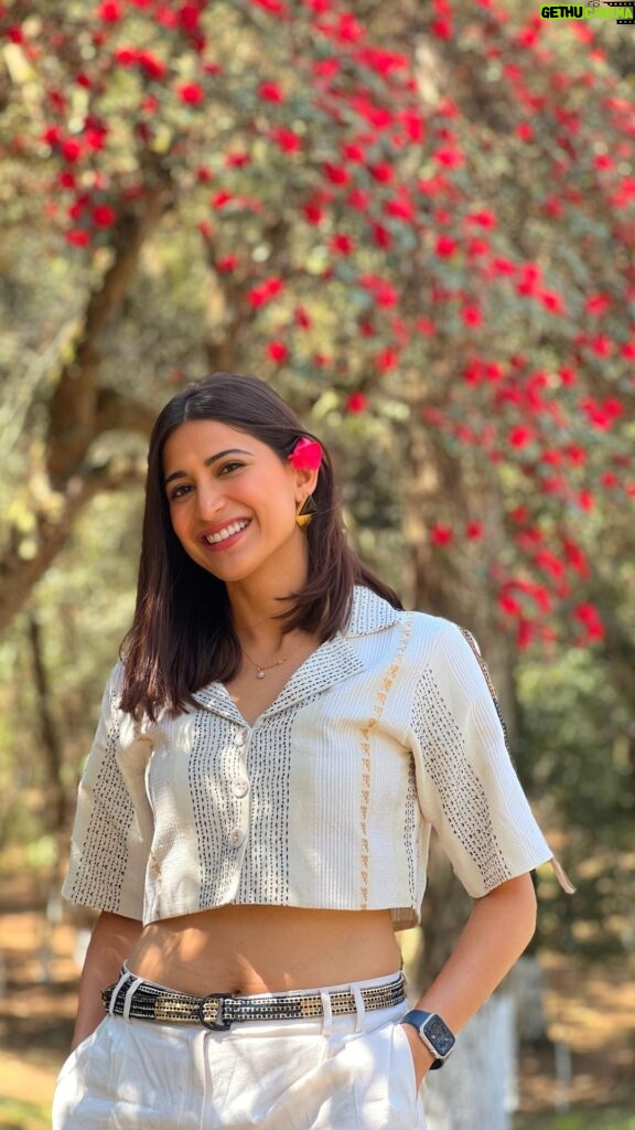 Aahana Kumra Instagram - I’ve said it once and again and again and will scream from the top of the mountains!! 🏞️🐫🏜️🎭😍⛺️🌌🏕️⛰️🌞🩷💁‍♀️ India is INCREDIBLE!! 🇮🇳🇮🇳 Also P S : the flower i mentioned earlier is called Rhododendron 🌹🌹🌹 and is truly my favourite in the mountains!! #meghalaya you beauty!! #shillong #meghalayaunexplored . . . . #shnongpdeng #dawki #elephantfalls #rhododendron #aahanakumra #solofemaletraveler #solotravel #solotraveler #travelphotography #travelgram #traveltheworld #traveller #travelblogger #travelling #travel #mawlynnong #livingrootsbridge Shillong,Meghalaya